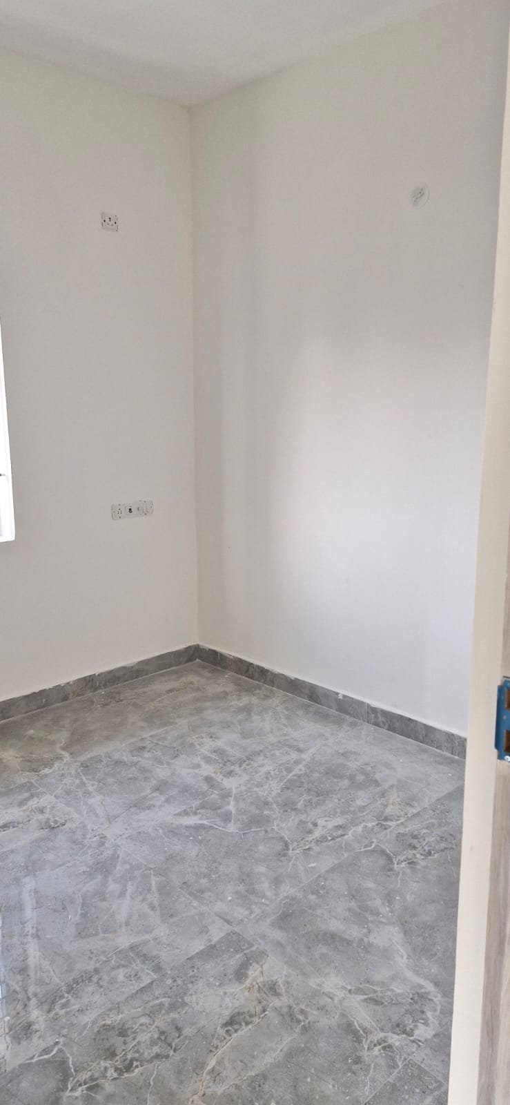 METRO MANOR — image 6