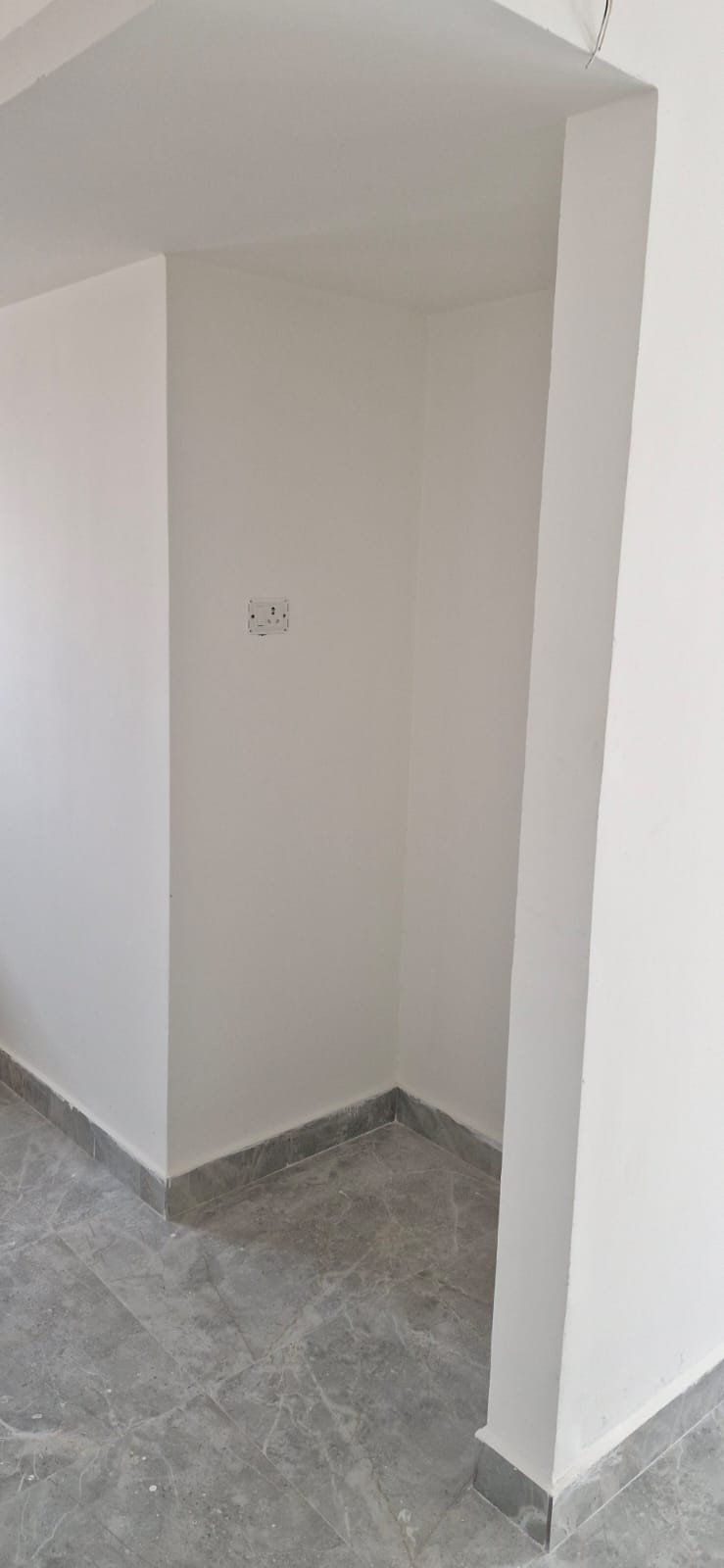 METRO MANOR — image 4